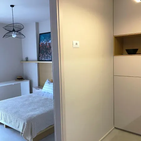 Nik * Sarande