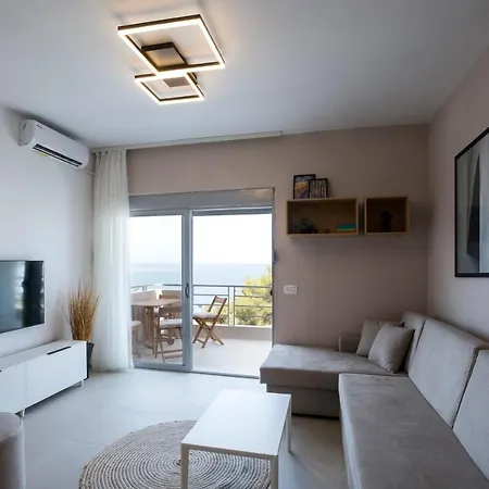 Nik * Sarande